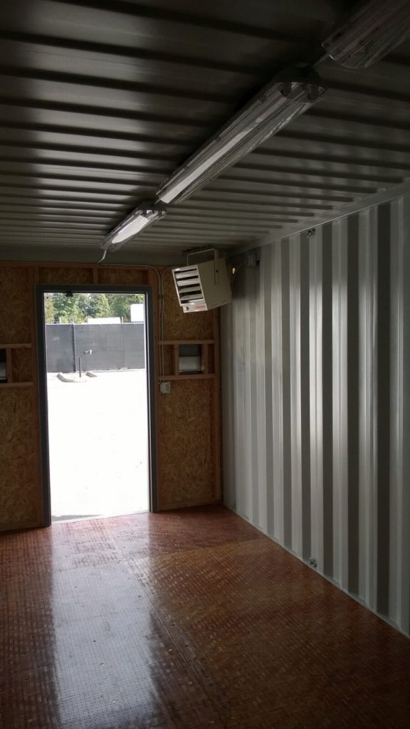 Portable locker room with heat and lights003 Simple Box Storage